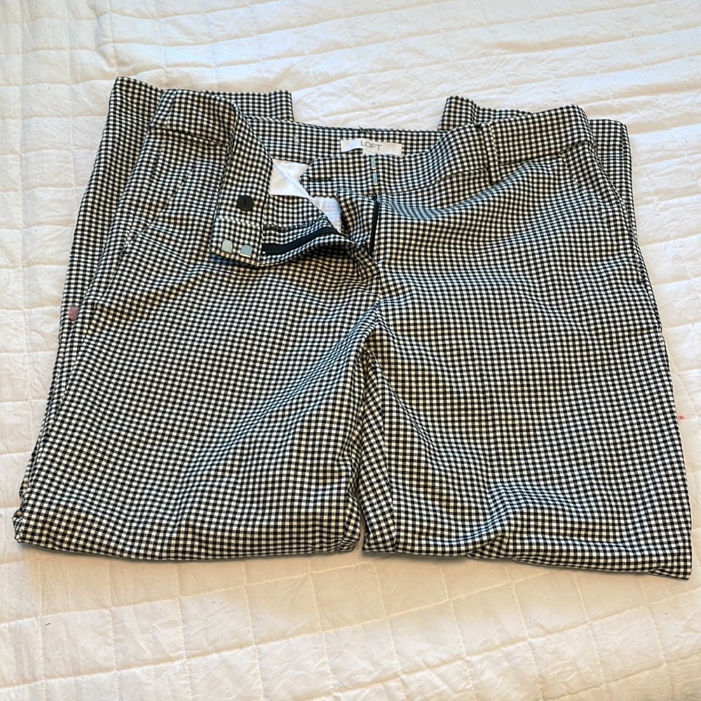 LOFT black + white checked pants. Size 10. 58% cotton. Like new condition. Nice!